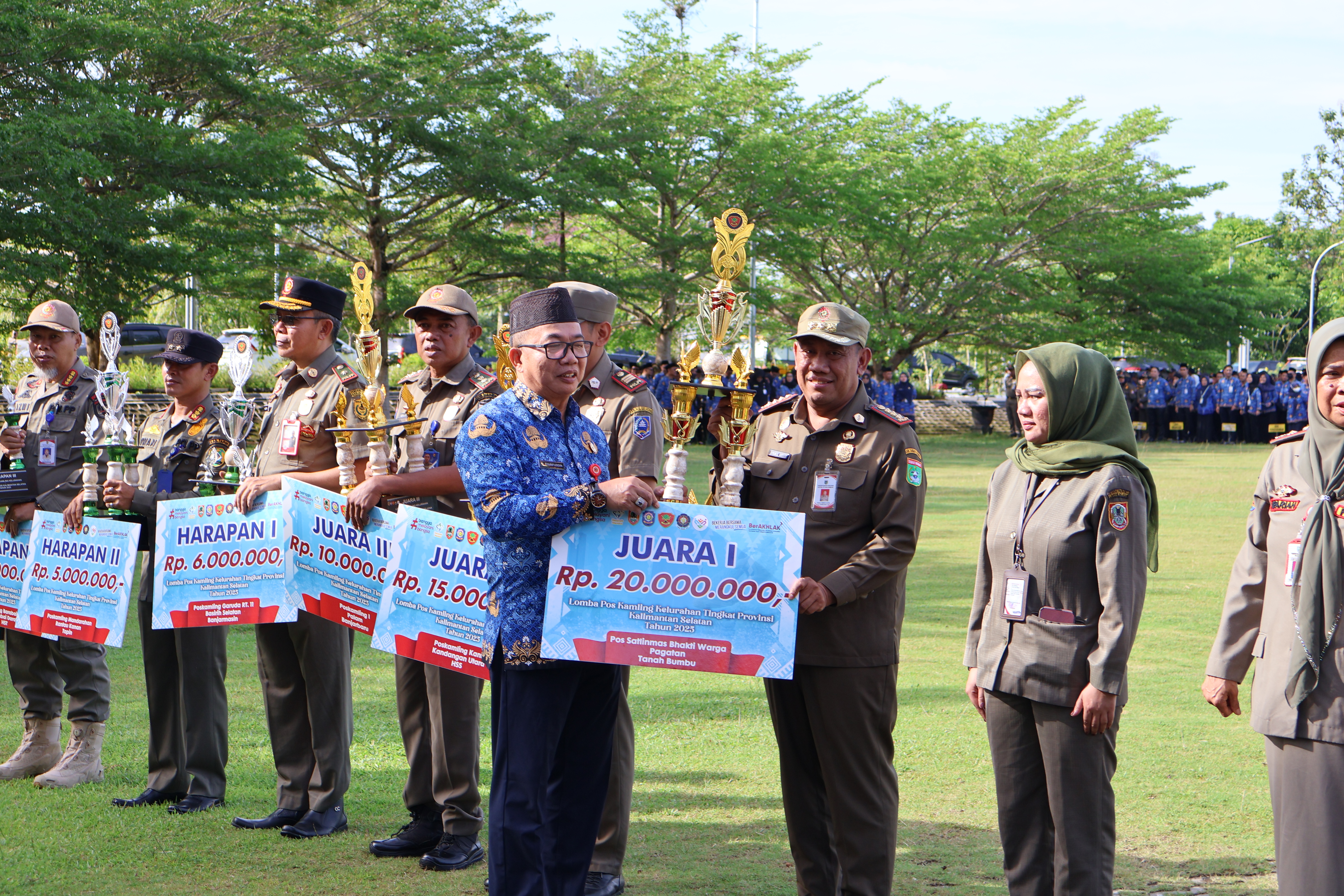 Komitmen Jaga Keamanan Lingkungan, Tanah Bumbu Raih Dua Penghargaan Sekaligus dalam Lomba Pos Satlinmas Prov Kalsel