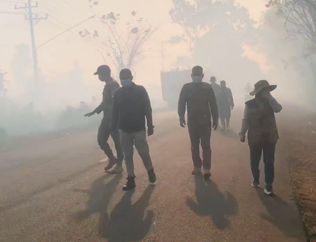 Dengan adanya Laporan Karhutla di pemukiman Kersik Putih, Satpol PP dan Damkar Meluncur menangani